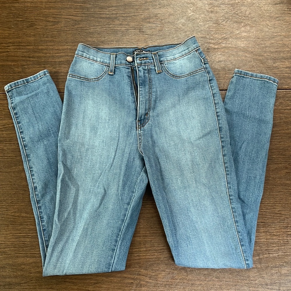 FashionNova Lightwash Jeans